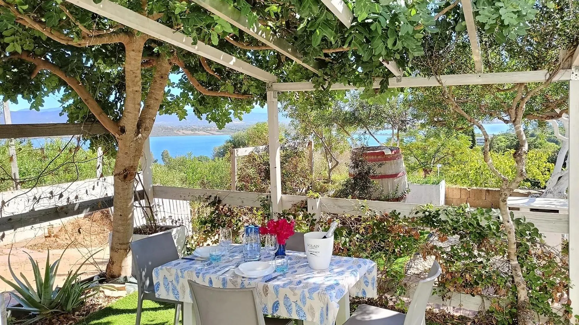 Apartment Panohome Porto Pino Italien
