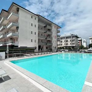 https://condominio-san-nicholas.hotelslidodijesolo.com